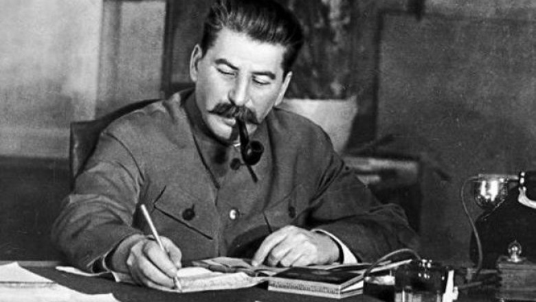 Почему Сталин в 1943 году решил вернуть в армию погоны