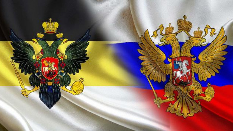 «Бело-сине-красный» или «черно-желто-белый»: какой флаг можно назвать нашим?