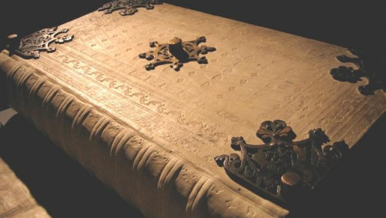 «Пророчества магистра Мишеля Нострадамуса» и другие таинственные книги, чьи загадки еще не разгаданы