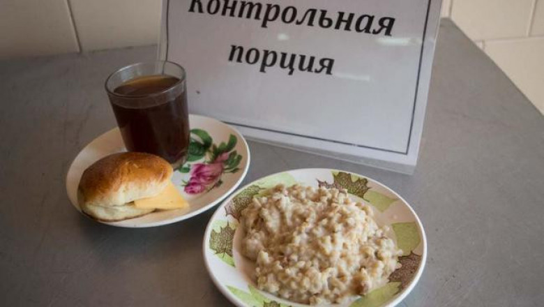 Чем кормят детей в школах разных стран