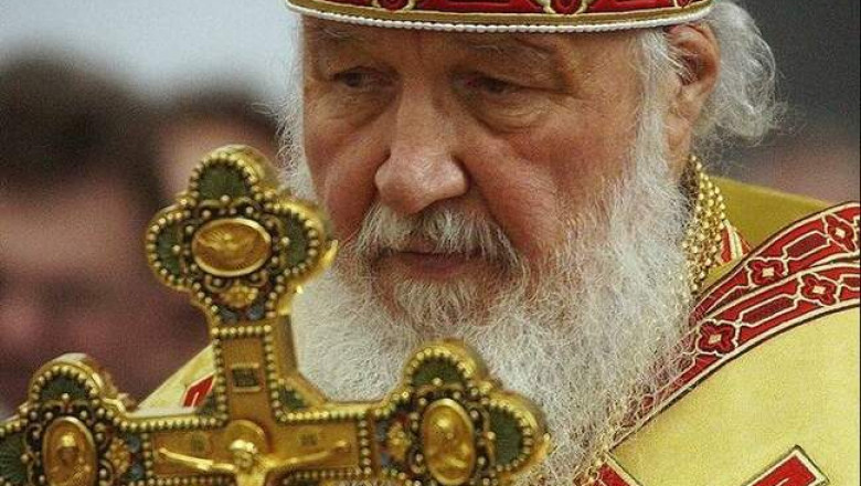 Почему священнослужители носят кресты и вещи золотые