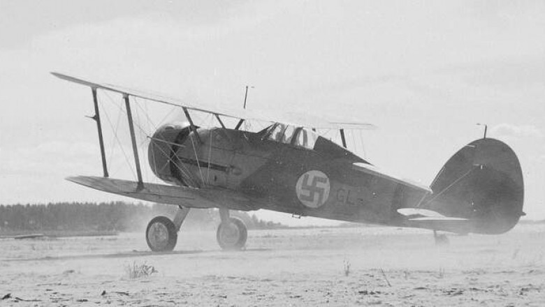 Gloster Gladiator: «Гладиаторы» с голубой свастикой в небе