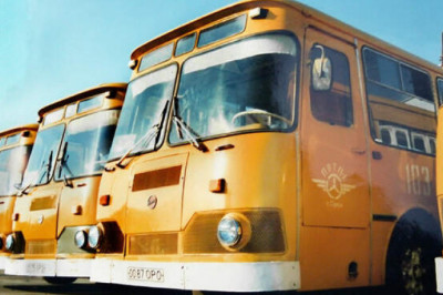 Почему в СССР городские автобусы были покрашены в «охру»