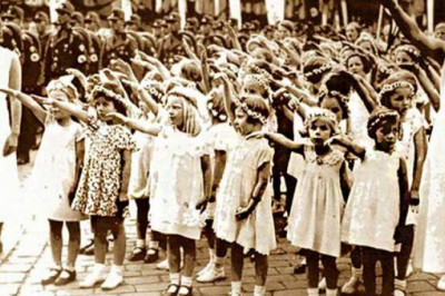 Тайна «Лебенсборна»: что стало с детьми после войны?