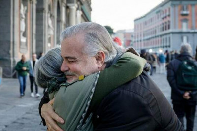 Тактильный голод: зачем человеку нужны объятия