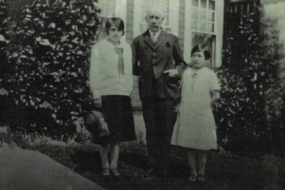 Две странных истории удочерений, когда взрослые с детьми обращались, как с игрушками