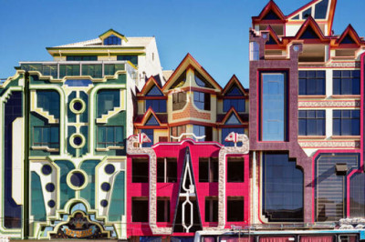 Странные творения архитектора-самоучки Фредди Мамани: китчевые дворцы на улицах Боливии