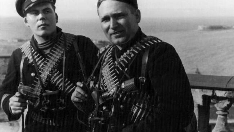 Зачем матросы в Революцию опоясывались пулеметными лентами