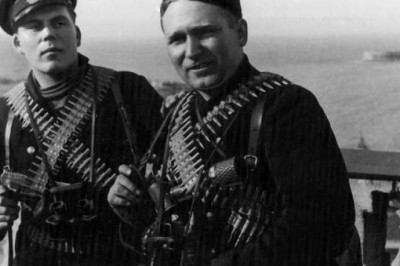 Зачем матросы в Революцию опоясывались пулеметными лентами