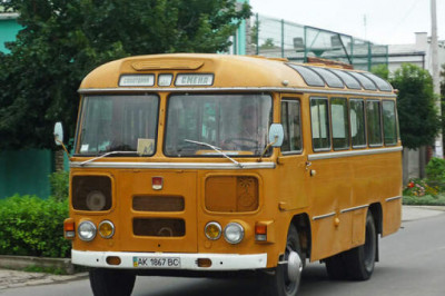 Почему в СССР автобусы красили в желтый цвет