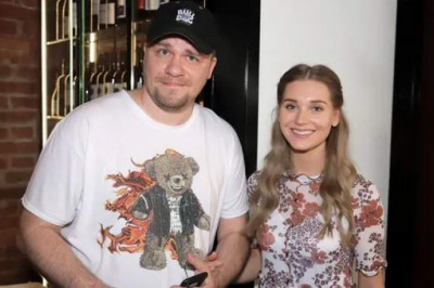 Кристина Асмус, Иван Жидков и др: как соцсети познакомили знаменитостей с их вторыми половинками