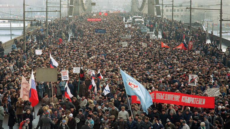 Долой КПСС: самый большой протестный митинг в истории СССР в фотографих