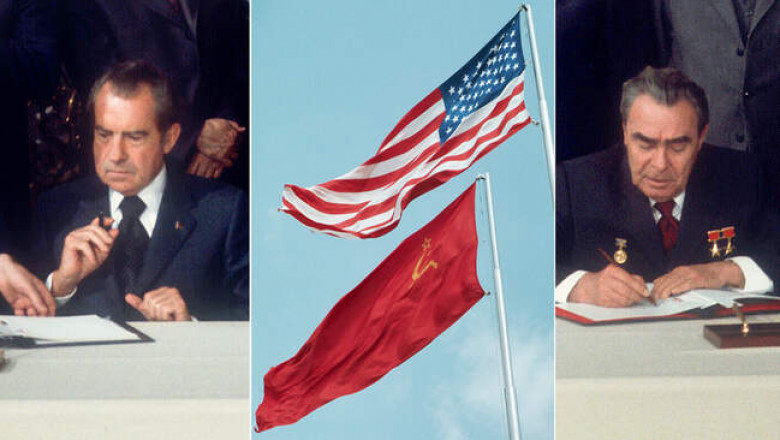 Как в СССР над Кремлем подняли флаг США