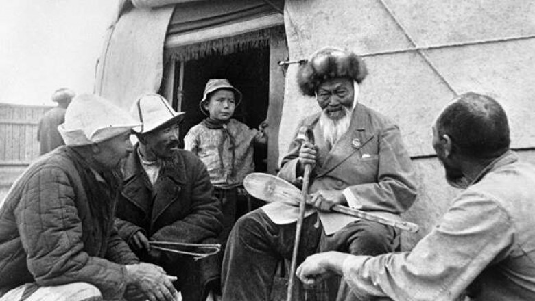Джамбул Джабаев: акын, воспевавший большевиков и обличавший их врагов... Или это делали за него другие?