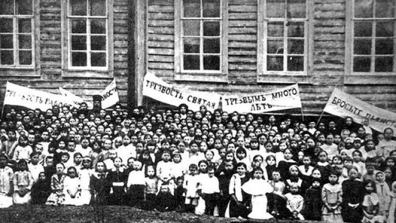 «Сухой закон» в России в 1914 году: зачем его приняли и как он повлиял на ход истории
