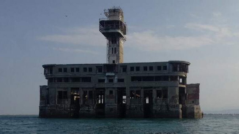 Дом-«улитка», баня-«трактор», завод посреди моря: 10 зданий авангарда, которые еще можно увидеть в разных российских городах