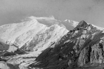 Женское дело Эльвиры Шатаевой: как первая советская альпинистка отстояла право покорять горы без мужчин