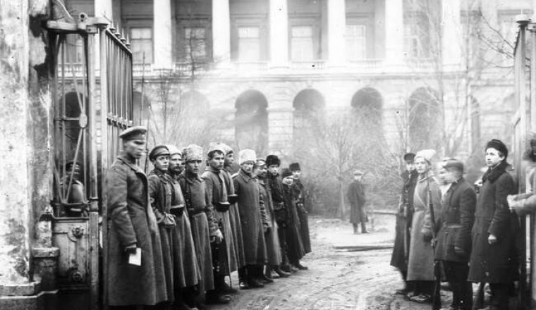 Октябрьская революция в вопросах и ответах: что такое Советы, правда ли, что все случилось 25 октября и при чем тут Ленин