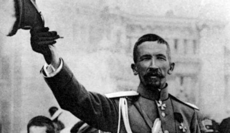 Кем был Лавр Георгиевич Корнилов