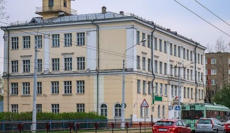 Зачем в сталинскую эпоху на крышах домов строили загадочные домики-башенки