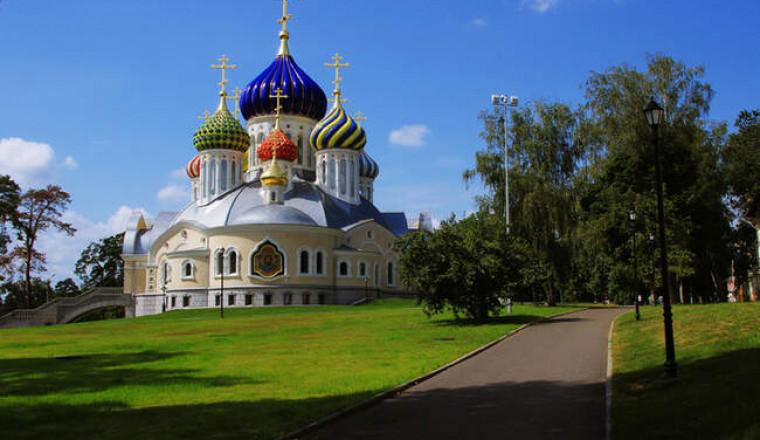 Почему стоит поехать в мае в Переделкино