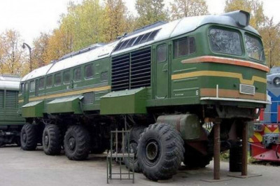 Тепловоз-внедорожник «Машка»: кто и зачем построил странное транспортное средство