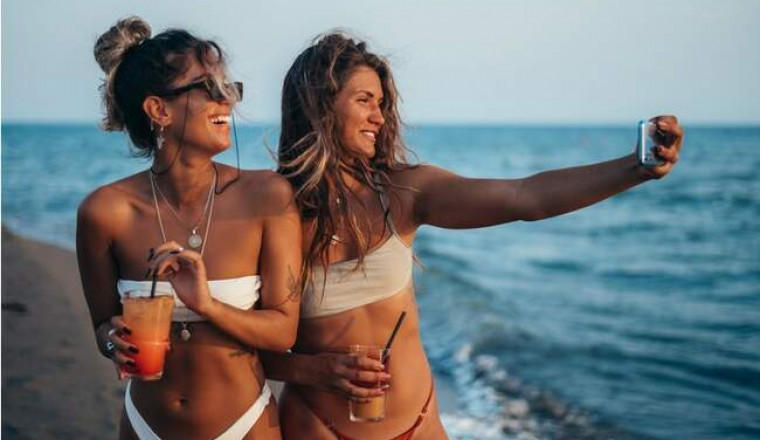 Как узнать русскую туристку: 10 спорных вещей, которые берут на отдых только наши женщины