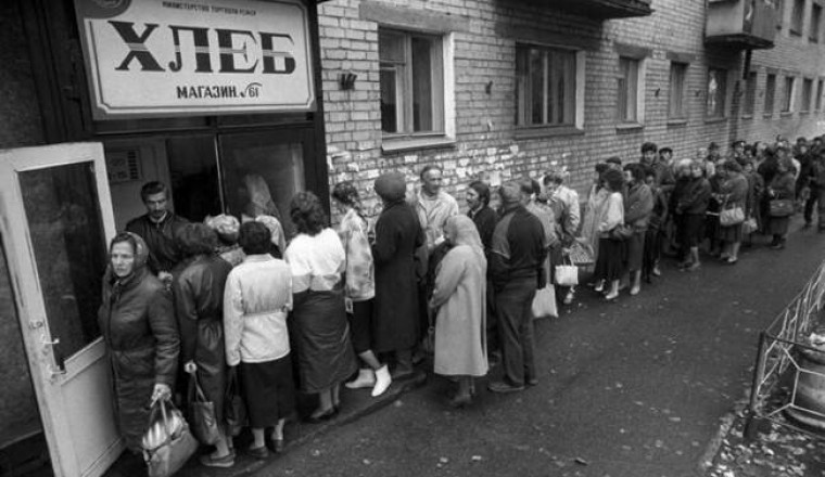 Дефицит в СССР: каких продуктов не хватало в разные годы, и как население выходило из положения