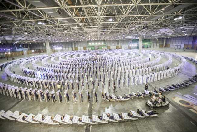 Домино из людей