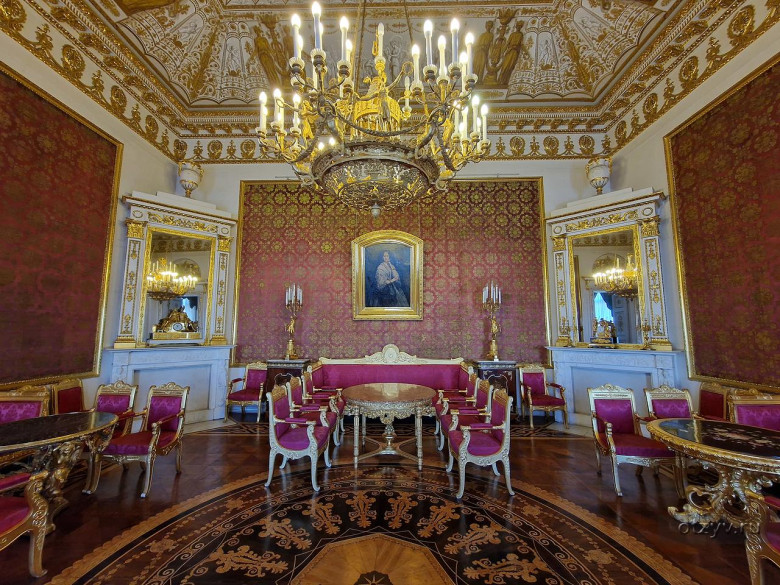 Превращение в музей: дворец под охраной и новые хозяева