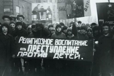 Как большевики боролись с религией и как ЦК комсомола хотело сделать 7 января «днем свержения богов»