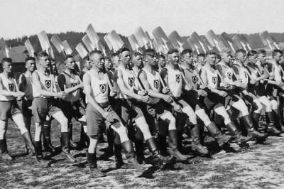 Над чем смеялись в Третьем рейхе: анекдоты от евреев, оппозиции и разрешенный юмор