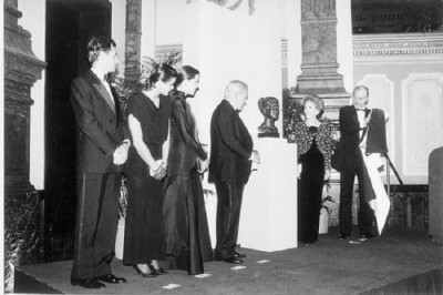 Кеннеди, Габсбурги, Гримальди и другие знаменитые семьи, которые пострадали от злого рока и проклятья