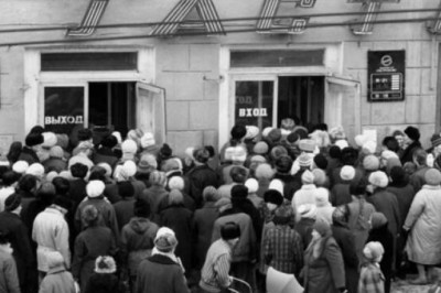Топ 8 самых дефицитных товаров в СССР, за которыми выстраивались огромные очереди