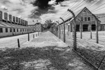 Как в концлагерях Третьего рейха манипулировали людьми, и Почему эта стратегия работает и сегодня