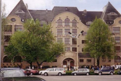 Резня в гимназии Гутенберг: Роберт Штайнхойзер против учителей