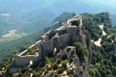 Замок Монсегюр: как древний языческий храм стал крепостью первых чайлдфри и при чем тут святой Грааль