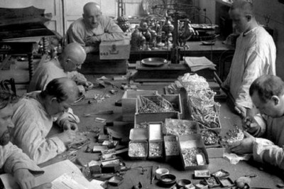 Где аристократы прятали украшения во время обысков большевиками