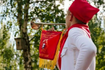 Октябрята, пионеры, комсомольцы: как и для чего создавались молодежные коммунистические организации и в чем они клялись