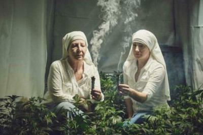 16 уличных фотографий, которые стирают границы времени