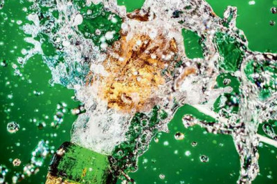 Пузырьковый позитив: почему шампанское поднимает настроение и создает ощущение праздника