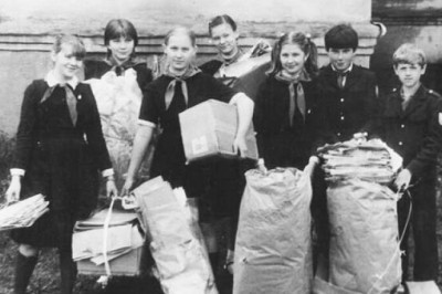 Отходное дело: как в СССР пионеры и взрослые макулатуру собирали, а приёмщики их обманывали