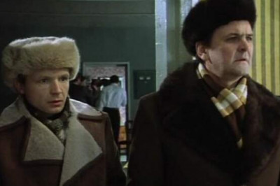 Какие шапки носили зимой в СССР: вспоминаем на примерах из «Иронии судьбы»