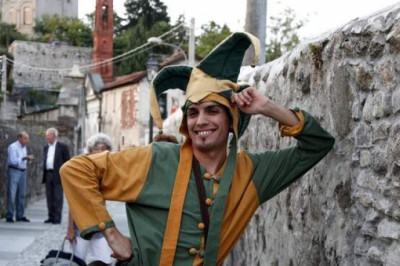 Скатертью дорожка шут гороховый: 12 русских крылатых выражений, о происхождении которых непросто догадаться