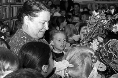 «Детей нужно не поучать, а изучать»: почему так важно читать малышам стихи Агнии Барто