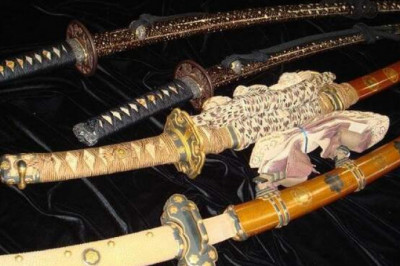 Для чего японским клинкам изогнутая рукоять