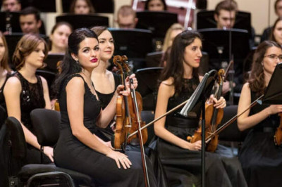 Как мужчины женщинам не позволяли играть в симфонических оркестрах