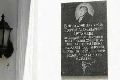 Костюм горничной для князя, петух в спальне и др: причуды миллионеров Российской империи