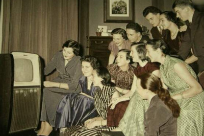 Аттракцион счастья по-советски: почему в СССР телевизор был мерилом достатка и с какими трудностями люди сталкивались, чтобы его приобрести