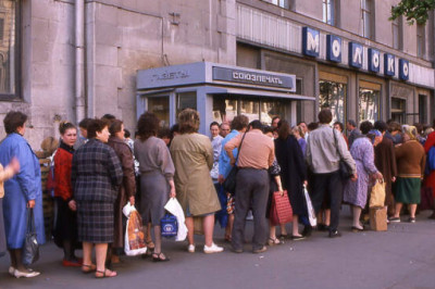 Продуктовый дефицит в СССР, или Как советский гражданин в очередях стоял